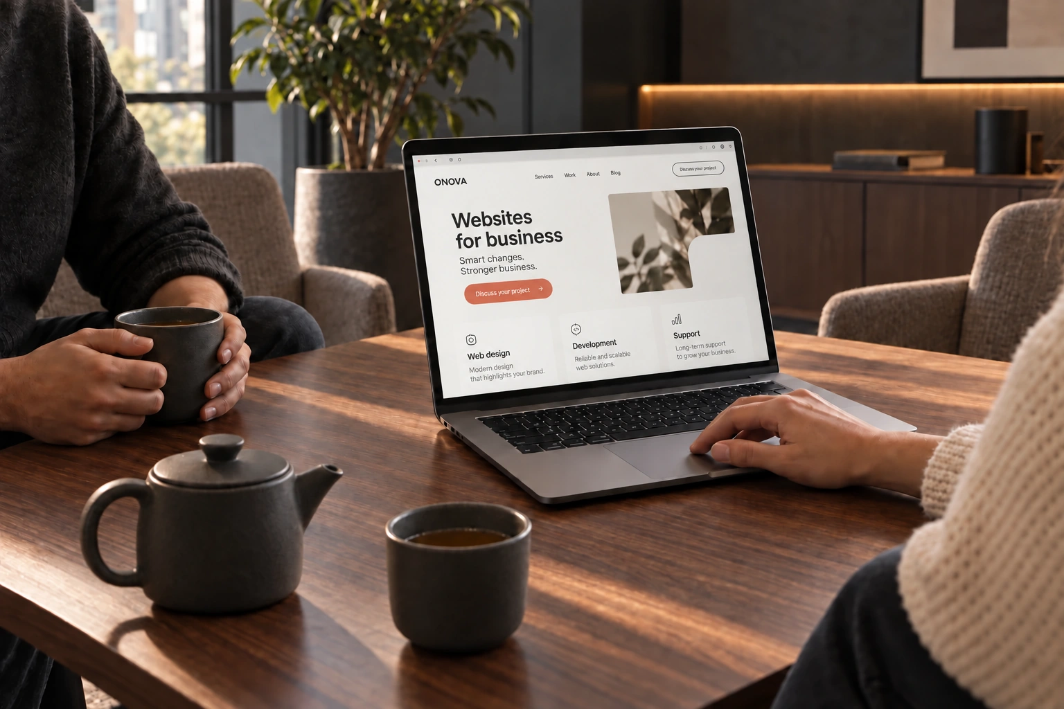 An ONOVA visual story: discussing a website over tea